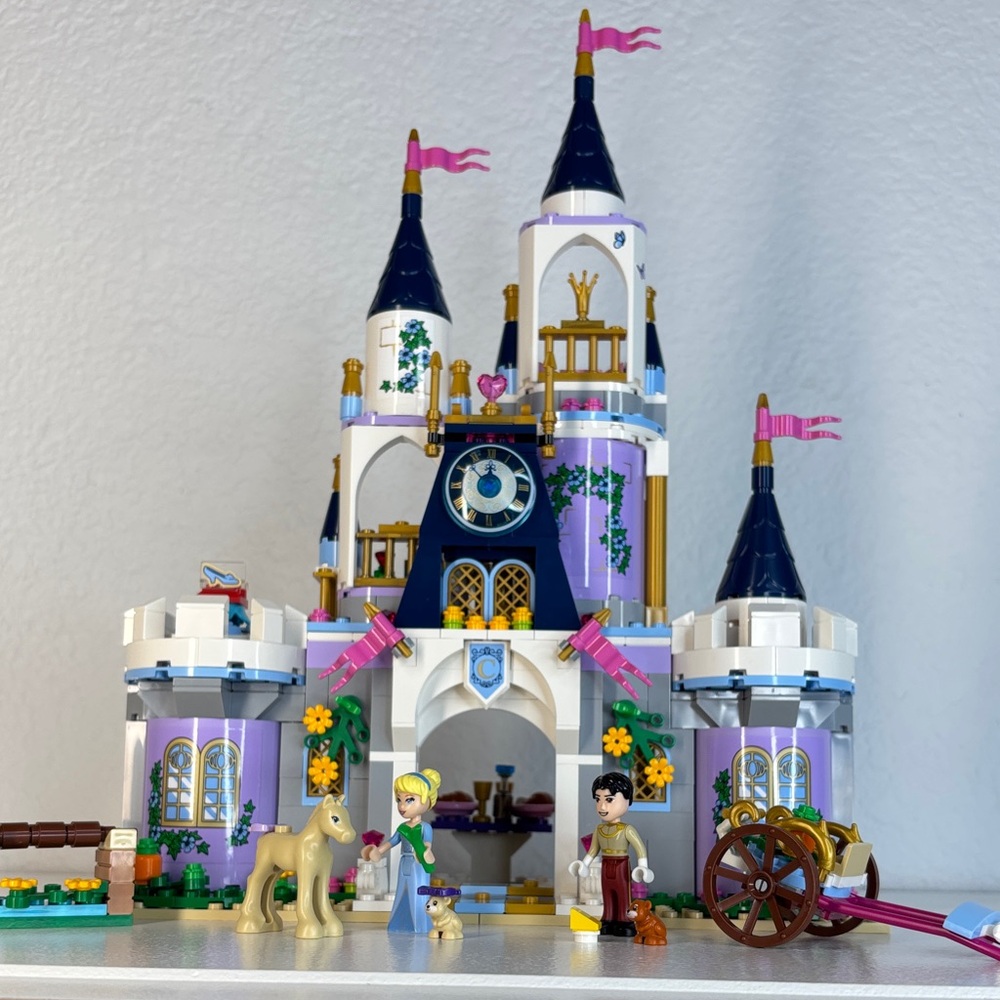 Lego Set 41154 - Cinderella’s Dream Castle - Picture 2 of 14